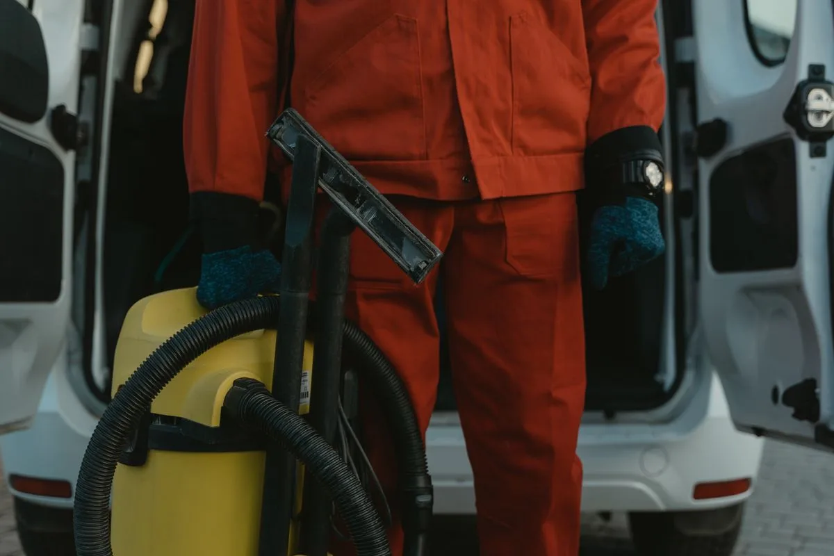 Cleaner with equipment arriving for a booking